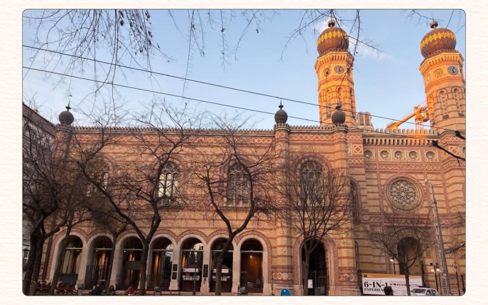 Jewish Quarter Budapest: History, Cafés and Evening Streets